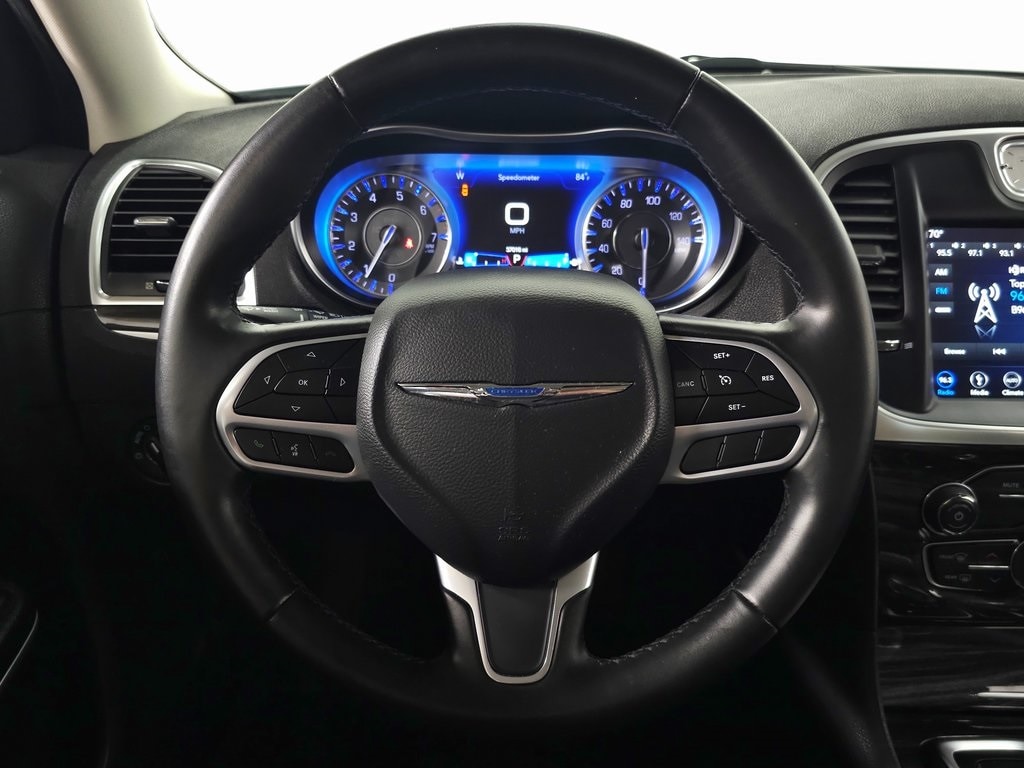 2019 Chrysler 300 Touring 16