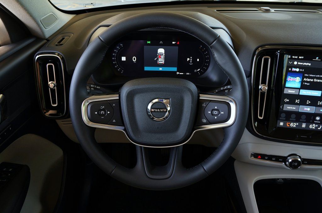 2026 Volvo XC40 Plus - Photo 12