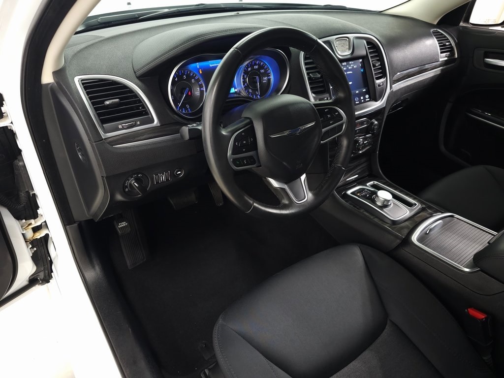 2019 Chrysler 300 Touring 14