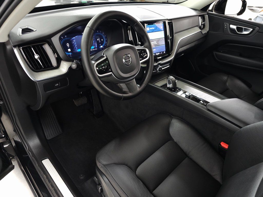 2025 Volvo XC60 Plus - Photo 13