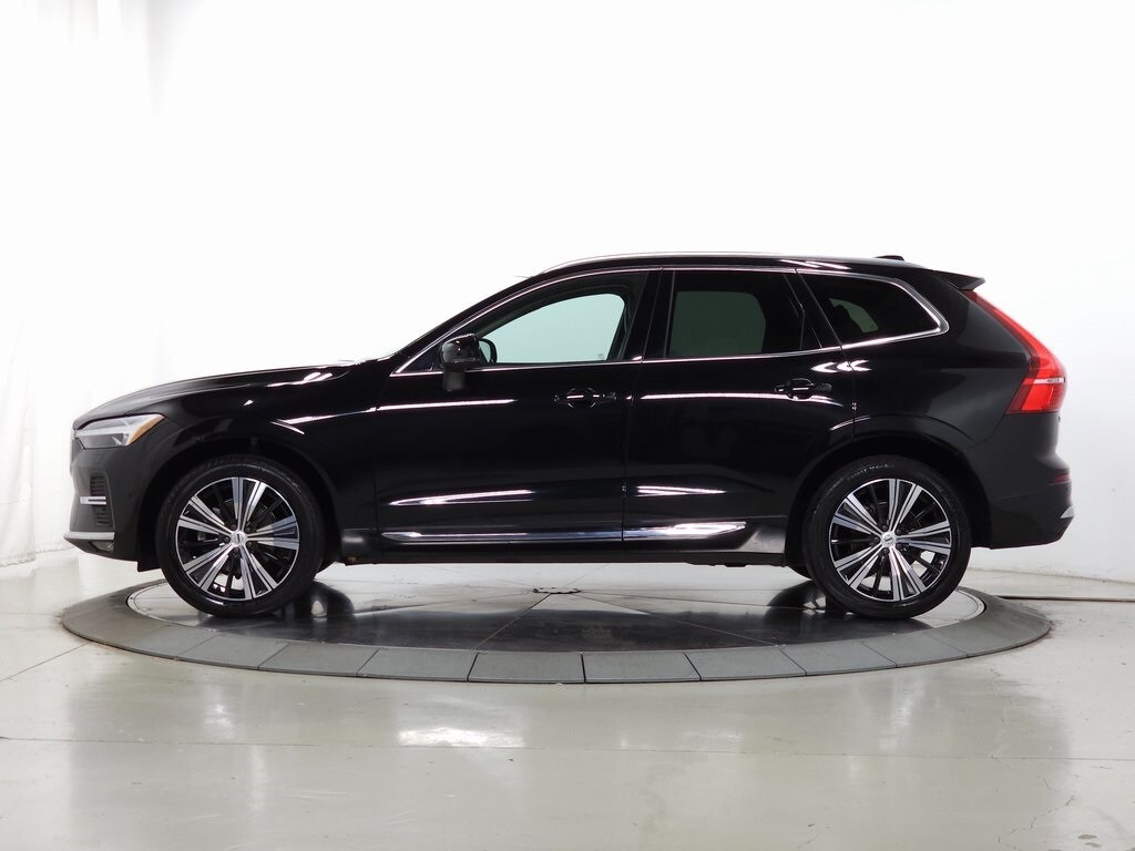 2023 Volvo XC60 B5 Plus photo 2