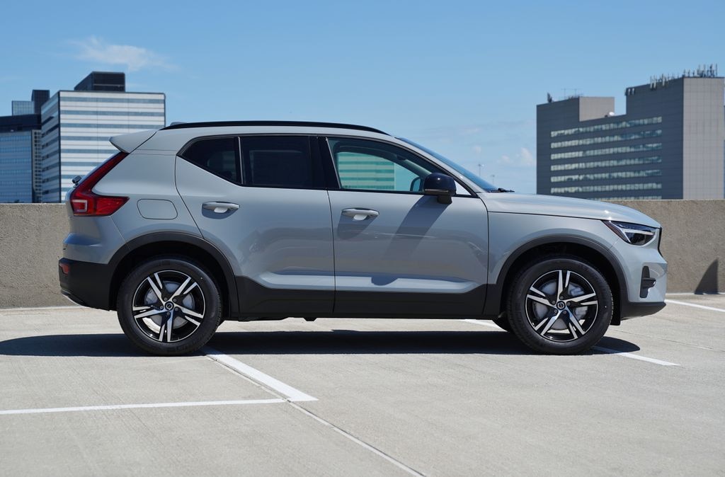 New 2026 Volvo XC40 B5 Core SUV