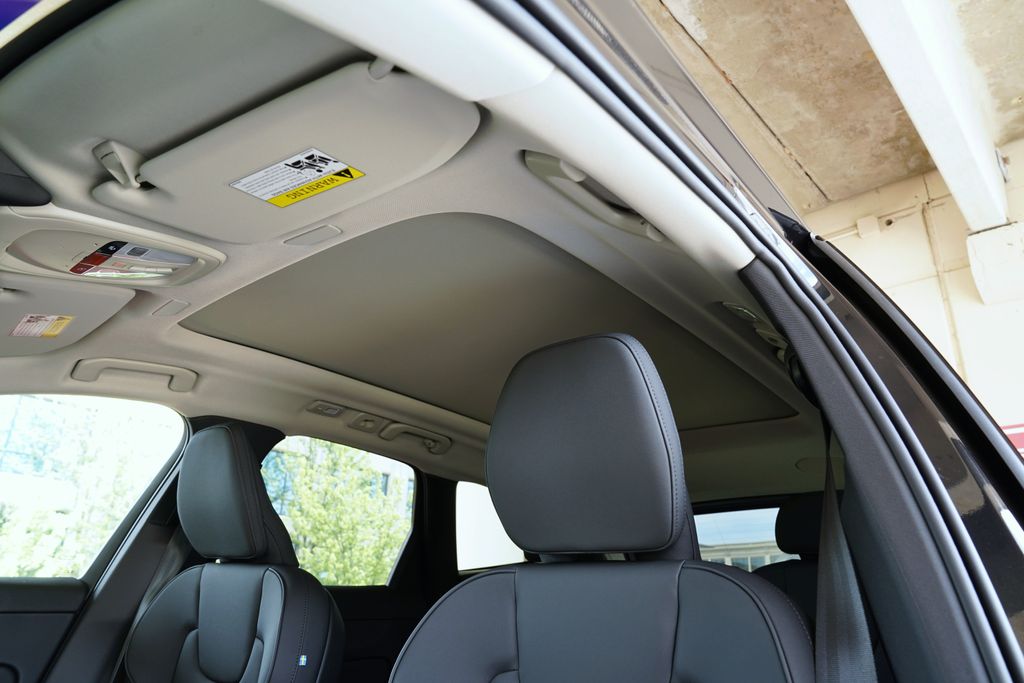 2026 Volvo XC60 Plus - Photo 10