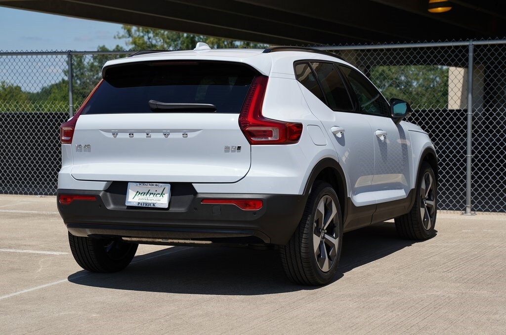 2026 Volvo XC40 Plus photo 3