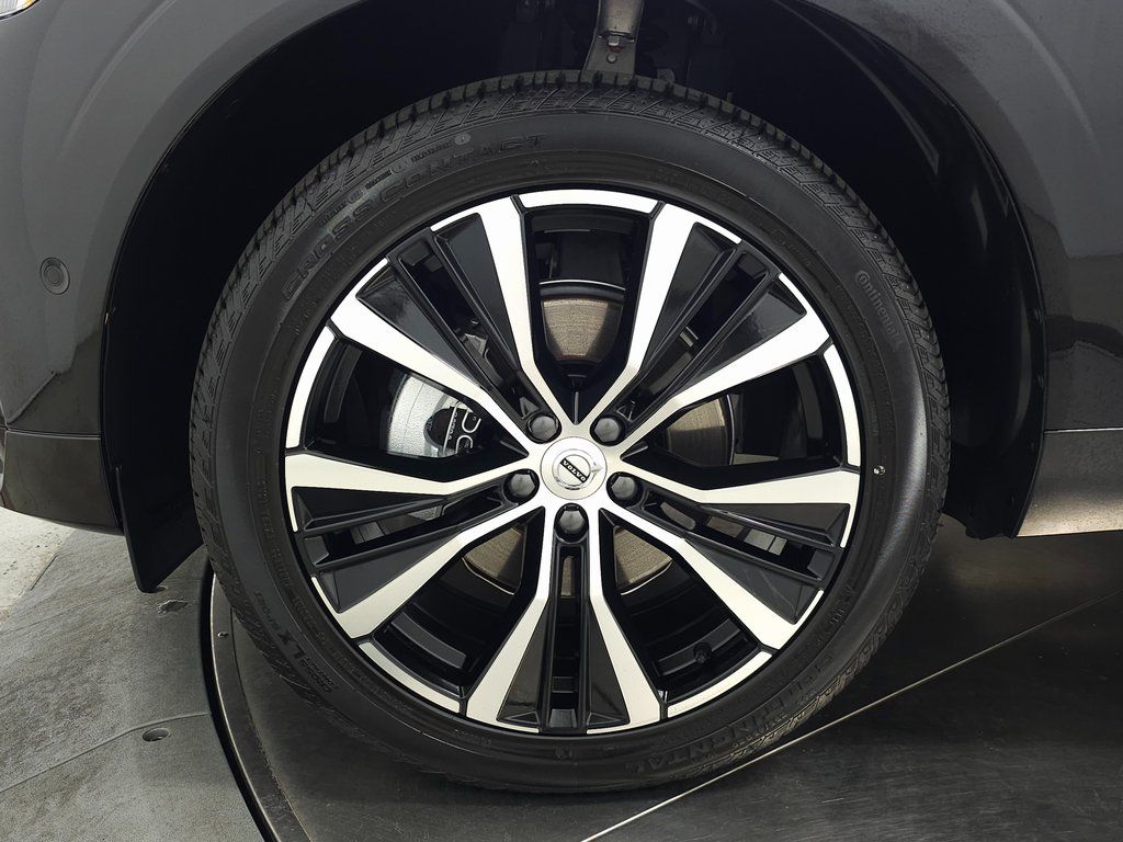 2025 Volvo XC60 Plus - Photo 8