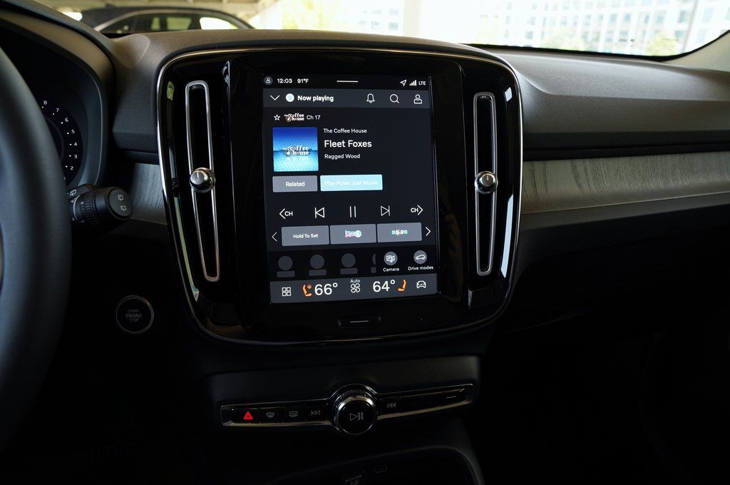 2026 Volvo XC40 Ultra - Photo 15