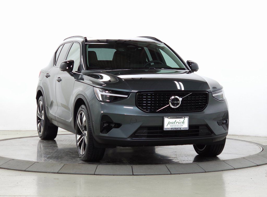 2026 Volvo XC40 B5 Ultra Dark AWD's photo