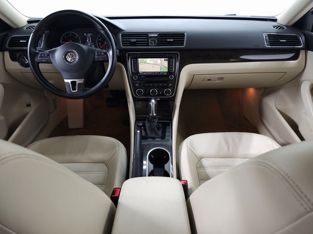 2014 Volkswagen Passat 2.0L TDI SEL Premium 10