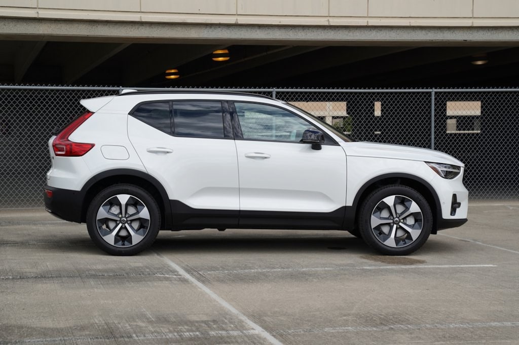 Used 2026 Volvo XC40 B5 Plus SUV