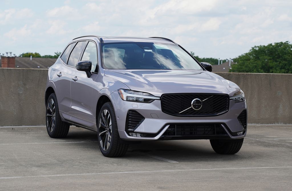 2026 Volvo XC60 B5 Plus Dark AWD's photo