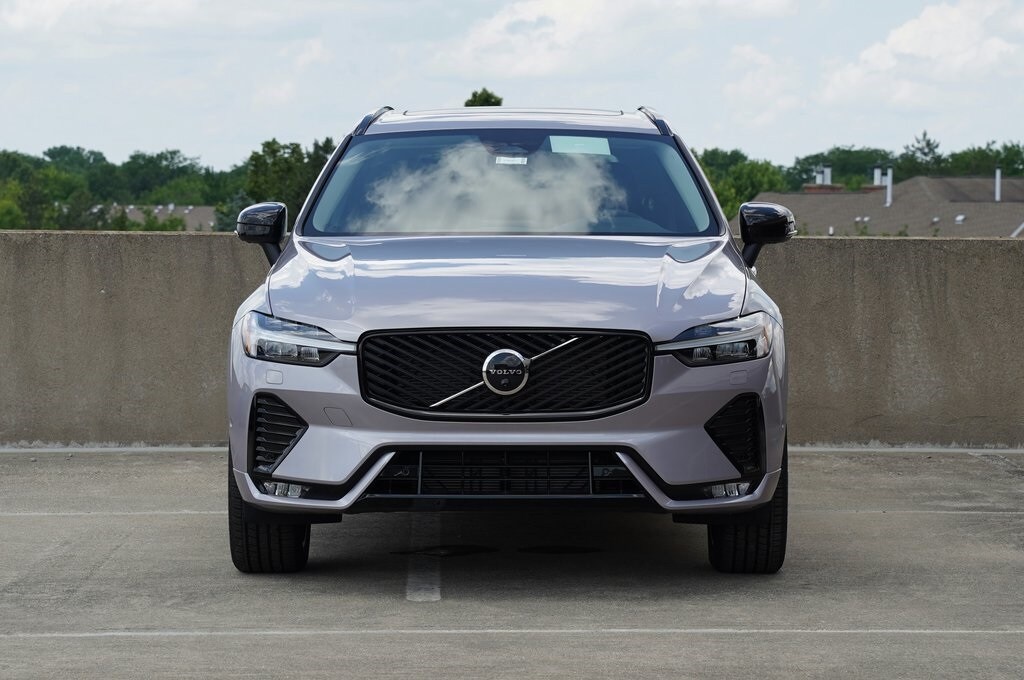 2026 Volvo XC60 B5 Plus photo 2