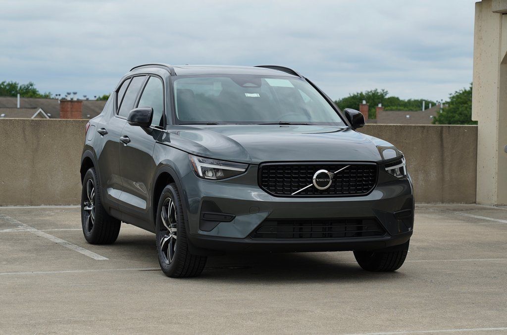 2026 Volvo XC40 B5 Core Dark AWD's photo