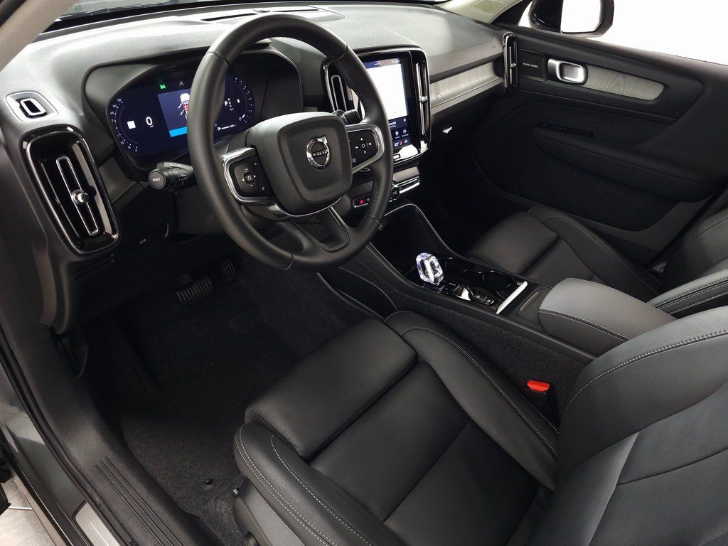 2026 Volvo XC40 Ultra - Photo 14