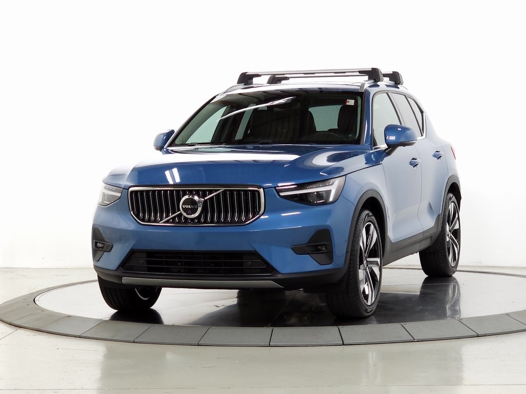 2023 Volvo XC40 B5 AWD Ultimate Bright 4