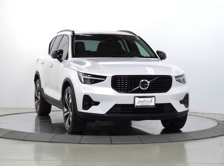 2023 Volvo XC40 B5 AWD Plus Dark SUV