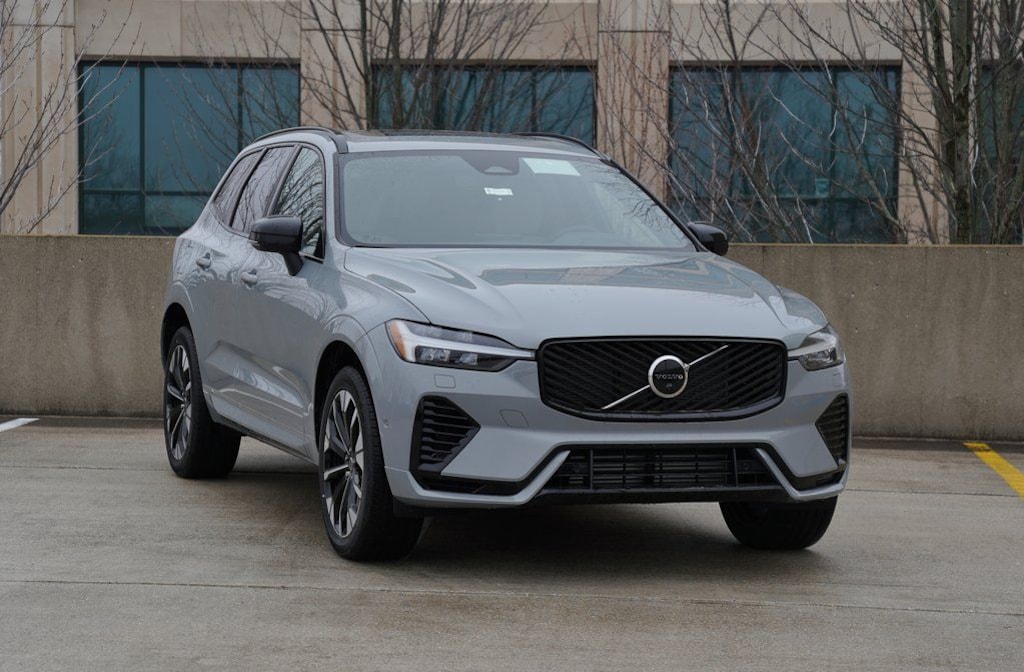New 2026 Volvo XC60 plug-in hybrid T8 Plus SUV