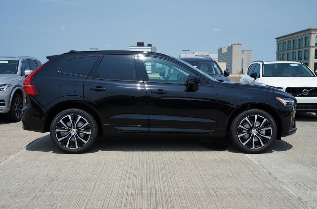 2025 Volvo XC60 B5 Plus photo 3