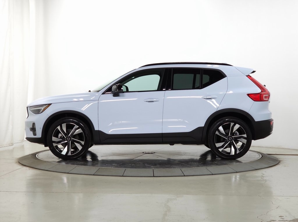 New 2026 Volvo XC40 B5 Ultra SUV