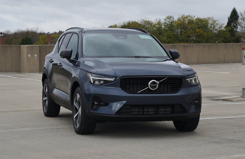 2026 Volvo XC40 B5 Plus AWD SUV