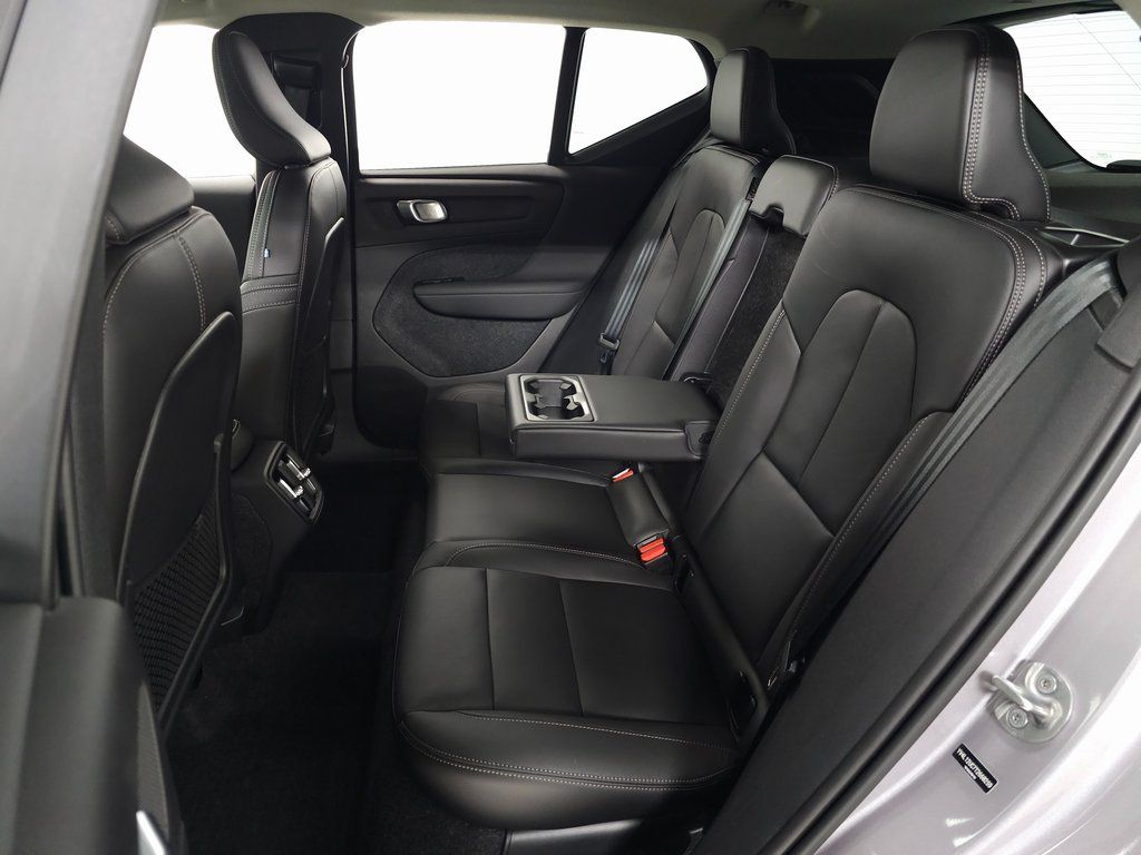 2026 Volvo XC40 Plus - Photo 26