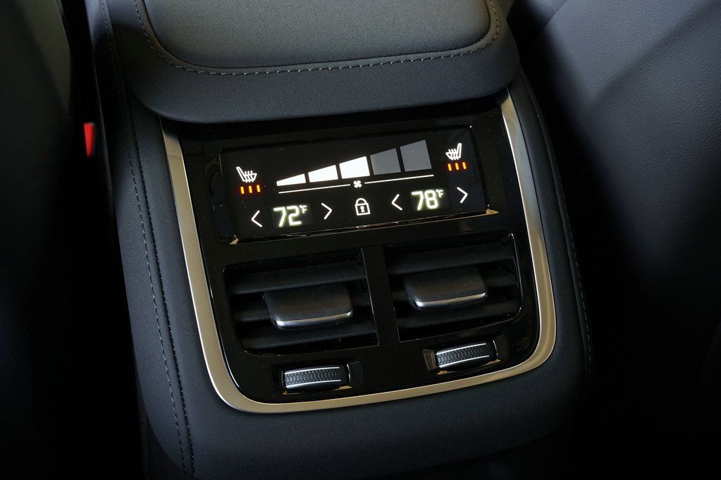 2026 Volvo XC90 Plus - Photo 25