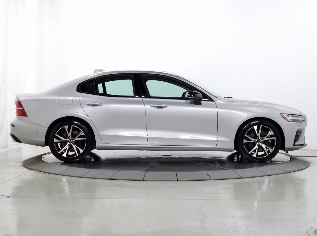 2024 Volvo S60 B5 Plus Dark 12