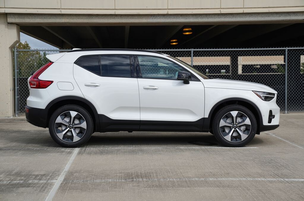 New 2026 Volvo XC40 B5 Plus SUV