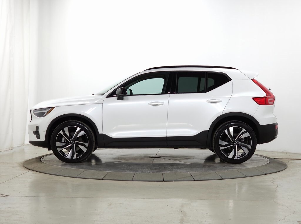 New 2026 Volvo XC40 B5 Plus SUV