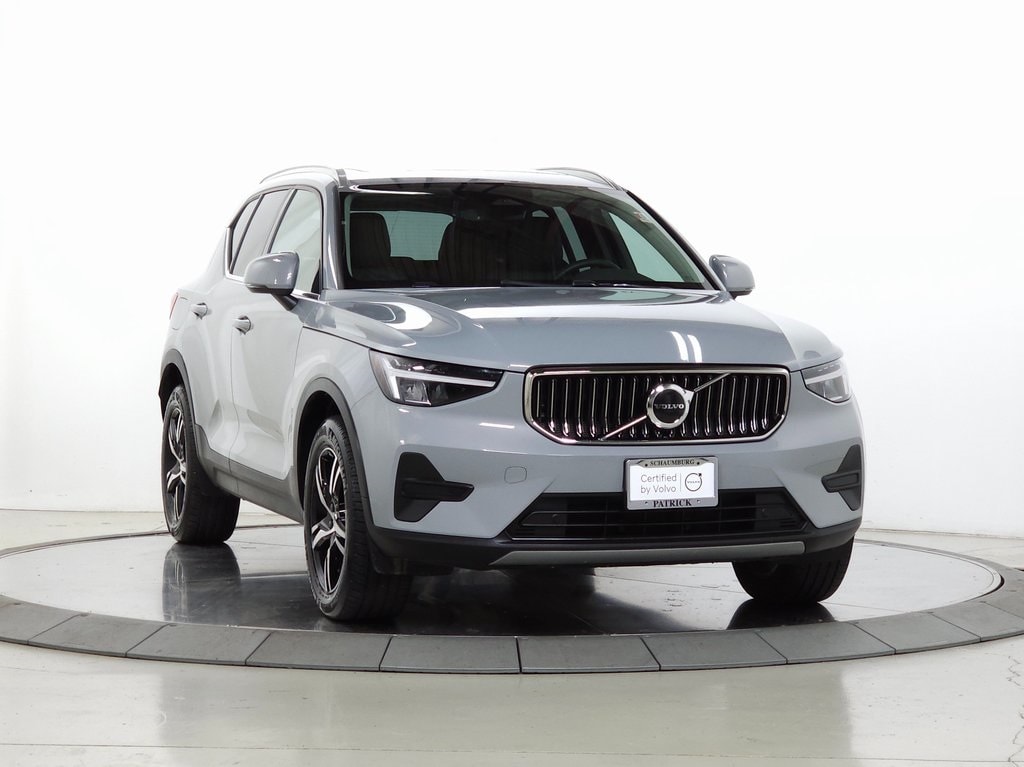 2025 Volvo XC40 Core