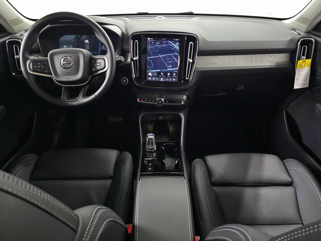 2026 Volvo XC40 Plus - Photo 9