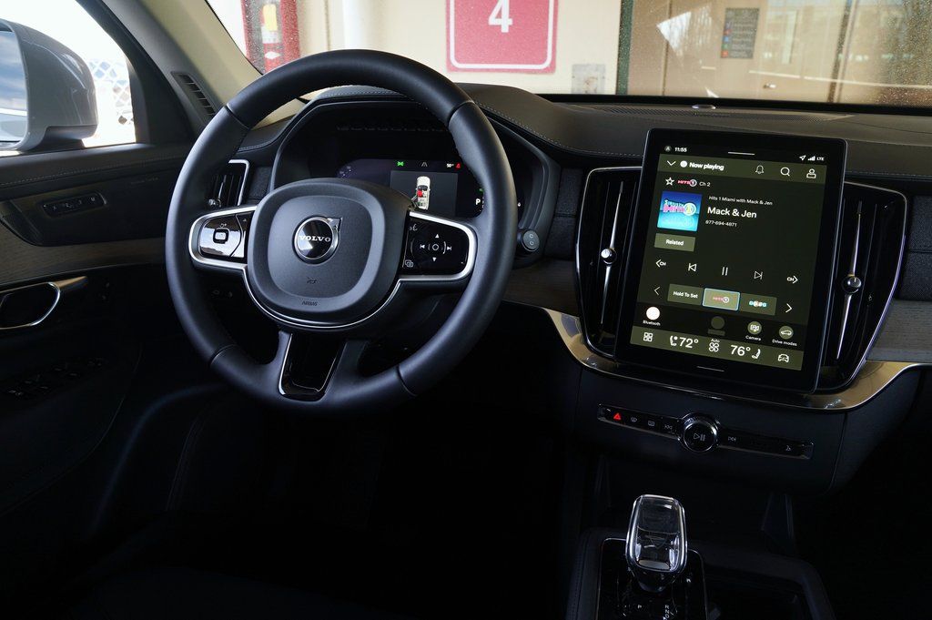 2026 Volvo XC90 Plus - Photo 13