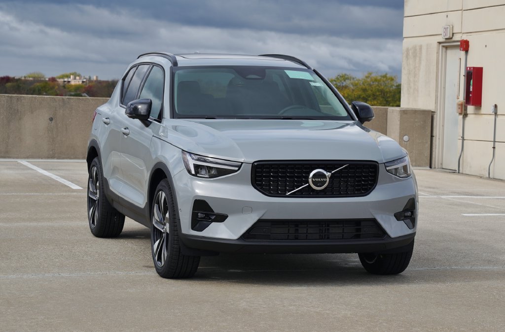 2026 Volvo XC40 B5 Plus AWD SUV