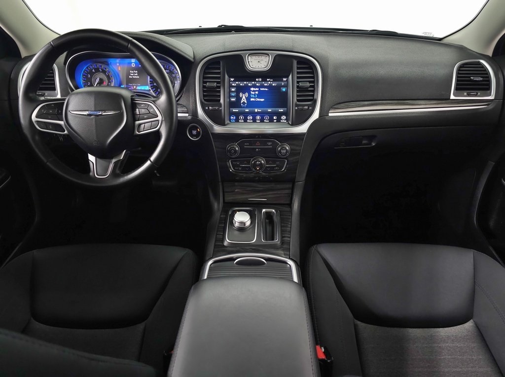 2019 Chrysler 300 Touring 12