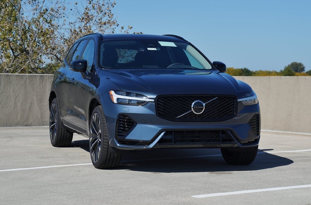 2027 Volvo XC60 T8 Ultra Dark