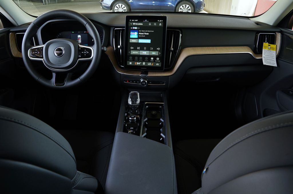 2026 Volvo XC60 Plus - Photo 6