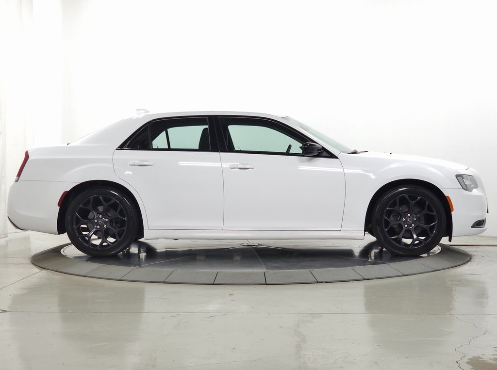 2019 Chrysler 300 Touring 10