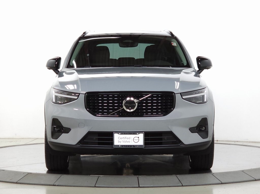 2024 Volvo XC40 Plus photo 2