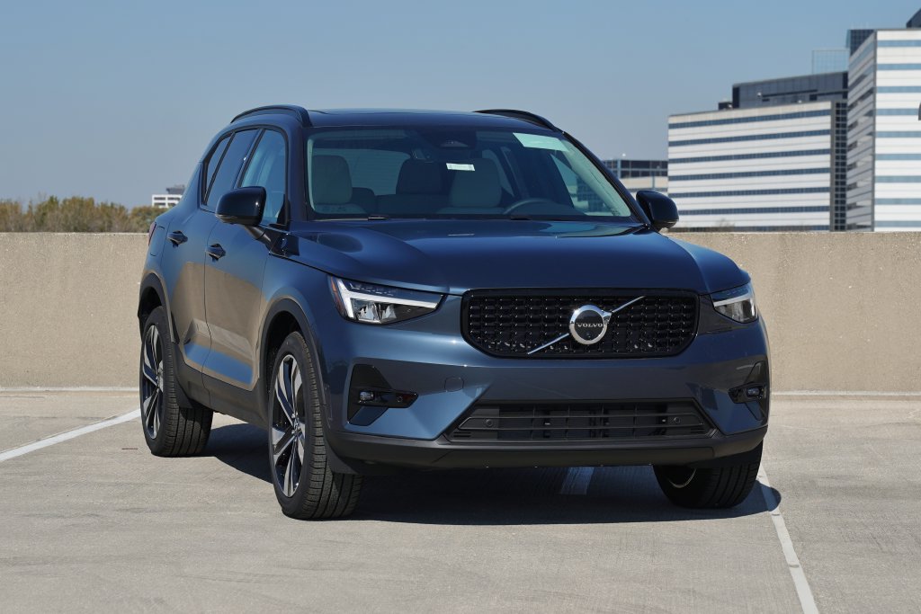 2026 Volvo XC40 Plus