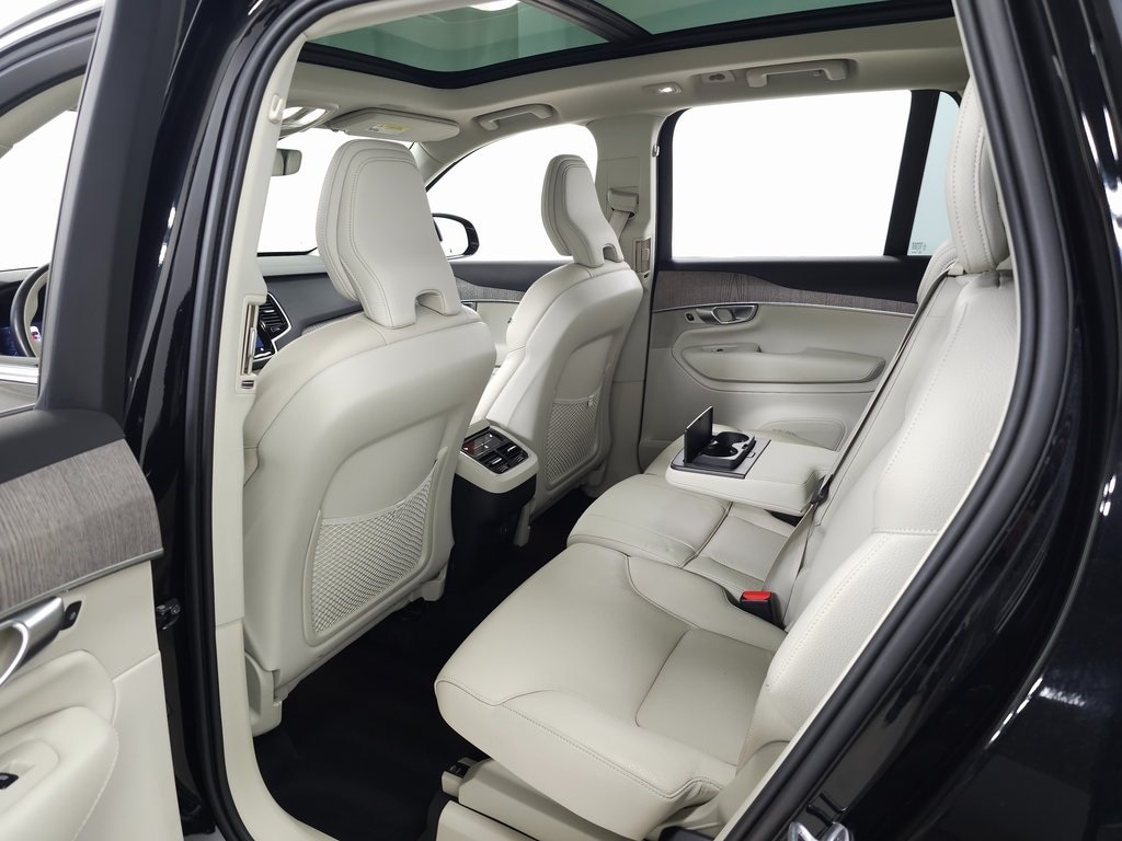 2024 Volvo XC90 B6 Plus Bright 7-Seater 33