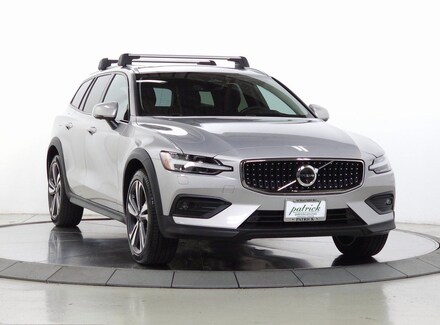 2025 Volvo V60 Cross Country B5 Plus AWD Wagon