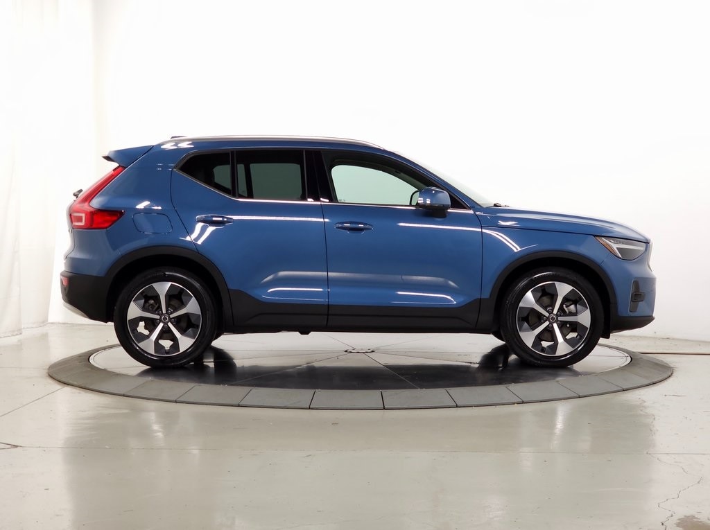 2023 Volvo XC40 B5 AWD Plus Bright 12