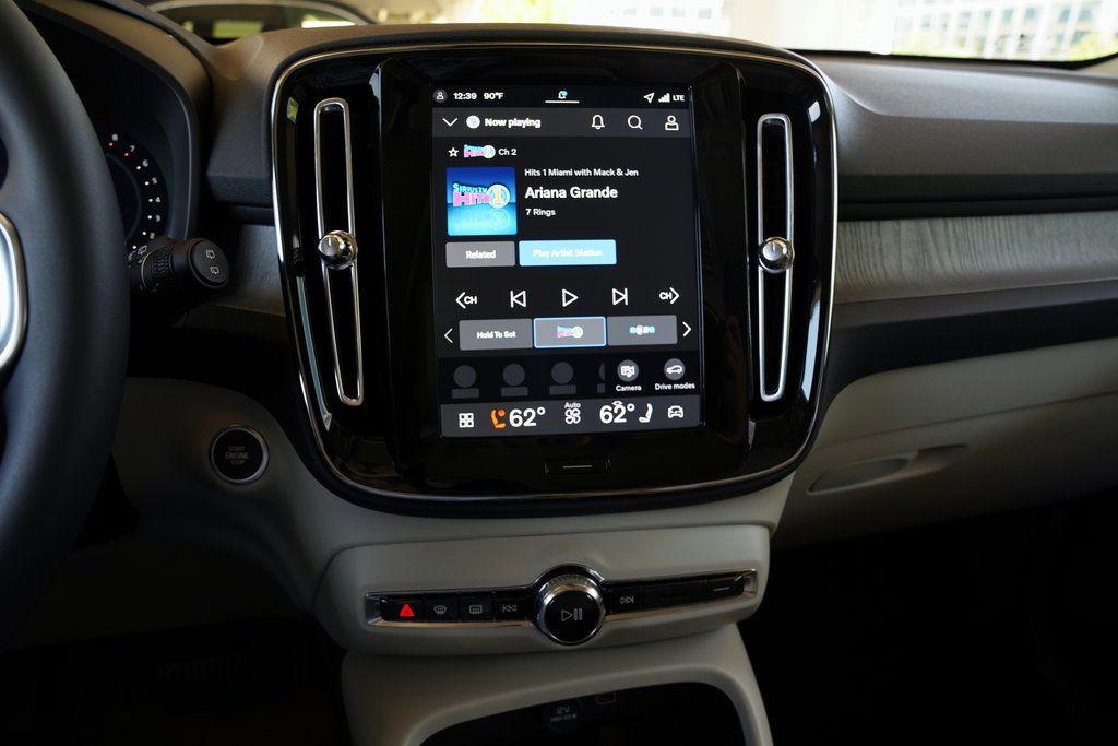 2026 Volvo XC40 Plus - Photo 13