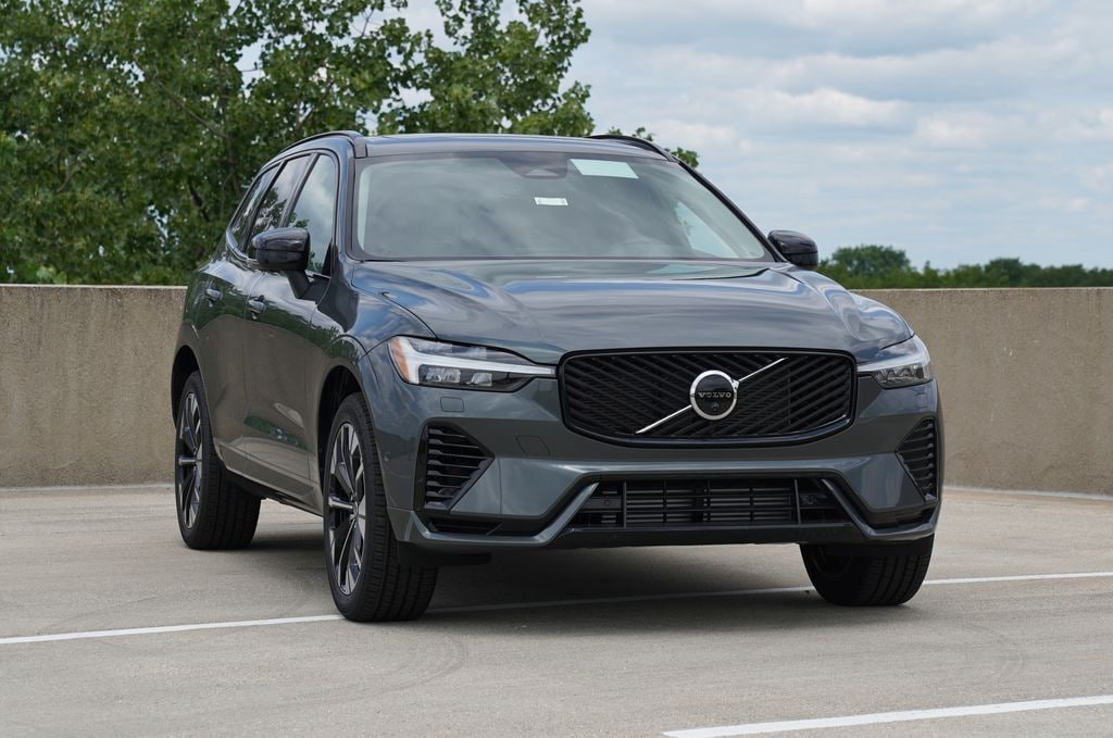 New 2026 Volvo XC60 plug-in hybrid T8 Plus SUV