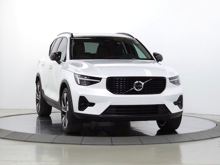 2024 Volvo XC40 B5 Plus Dark SUV