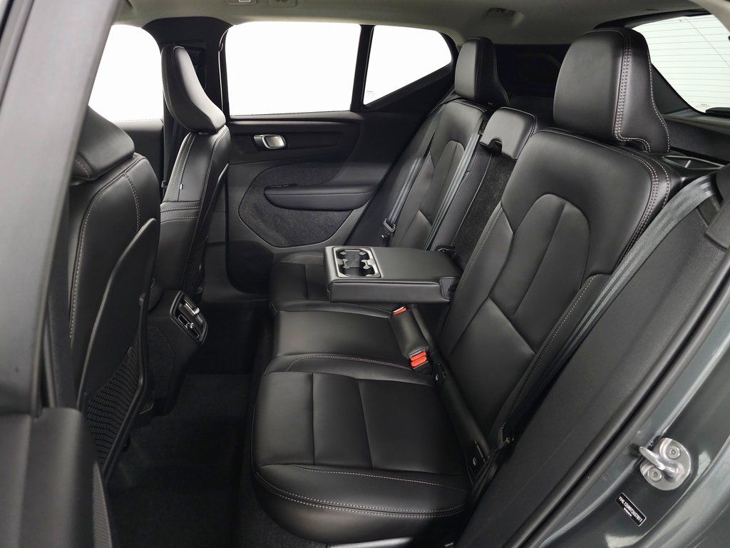 2026 Volvo XC40 Ultra - Photo 28