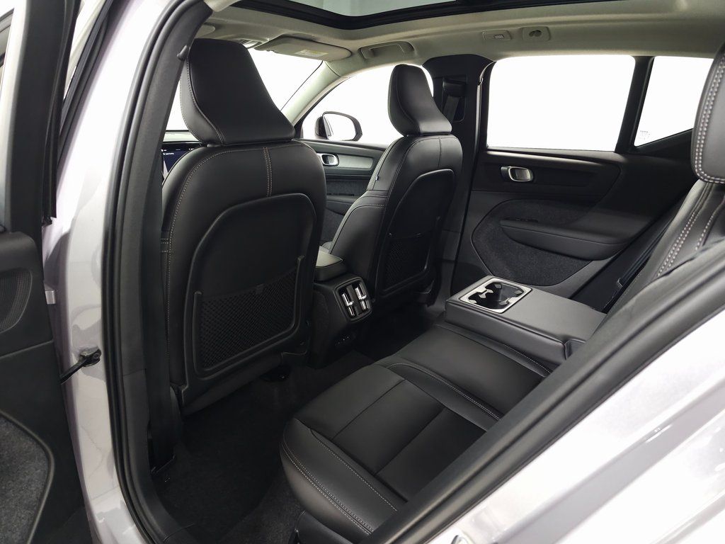2026 Volvo XC40 Plus - Photo 27