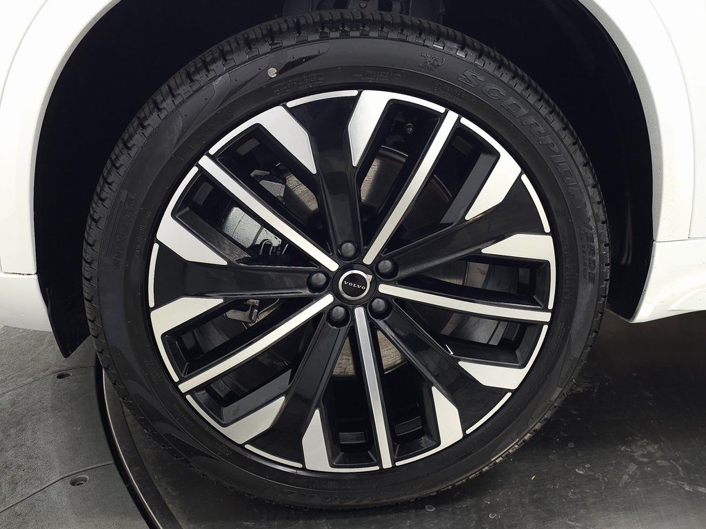 2025 Volvo XC90 Plus - Photo 8