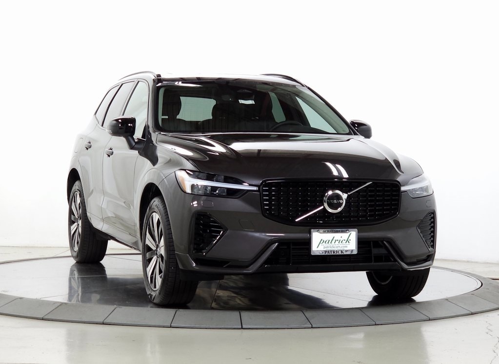 2025 Volvo XC60 Core's photo