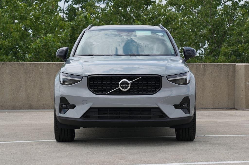 New 2026 Volvo XC40 B5 Plus SUV