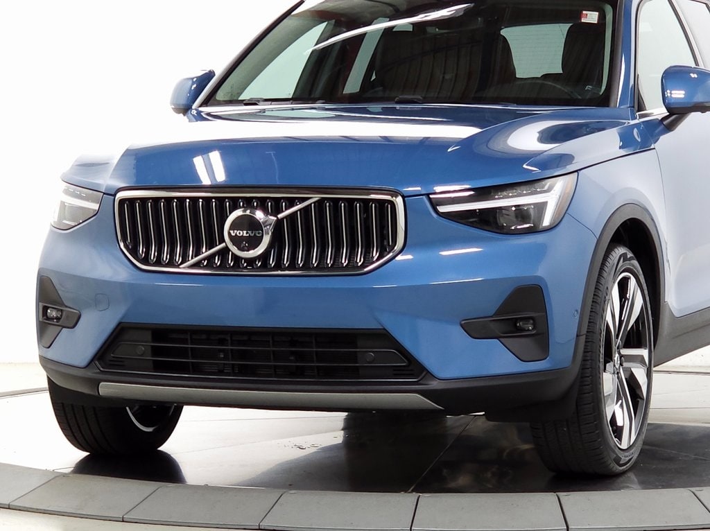 2023 Volvo XC40 B5 AWD Ultimate Bright 3